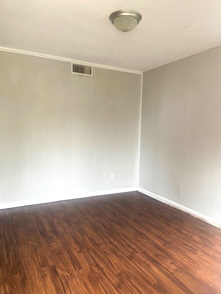 Building Photo - 921 Garywood Pl