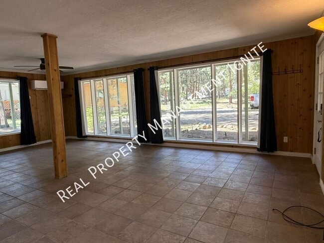 Building Photo - 18633 River Woods Dr