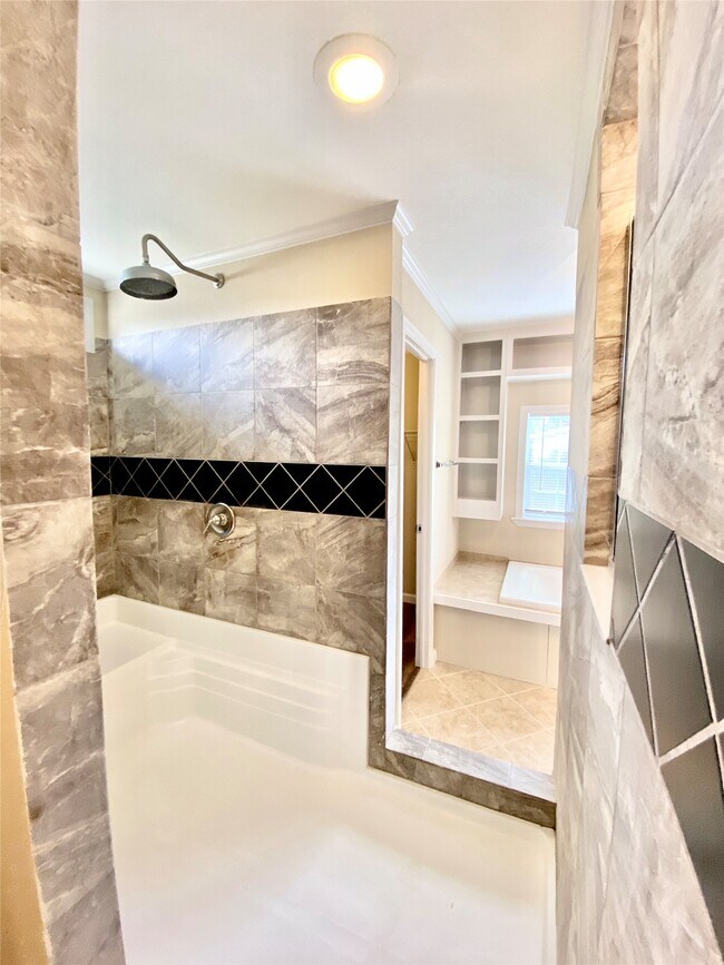 Building Photo - 11720 W Small Oaks Ln