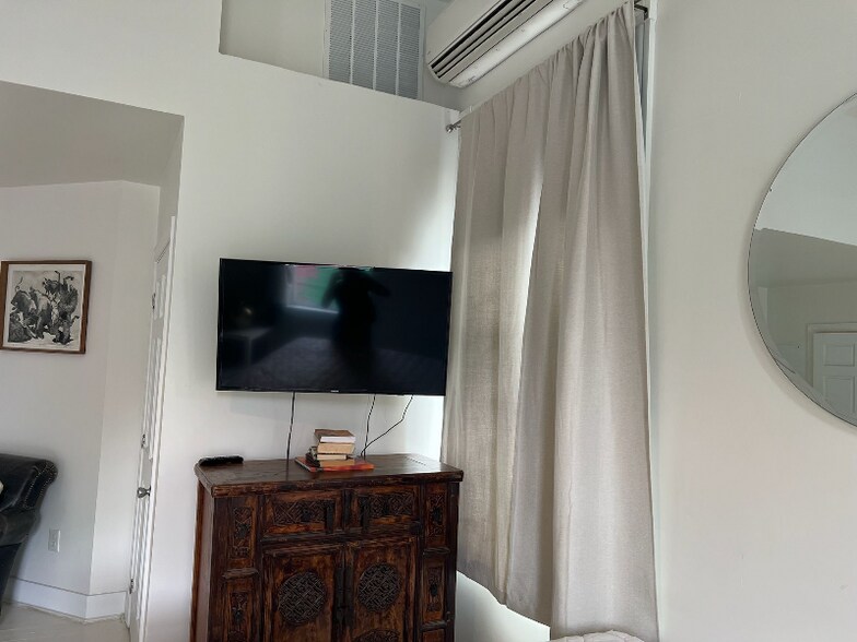 Building Photo - 108 2nd St SW