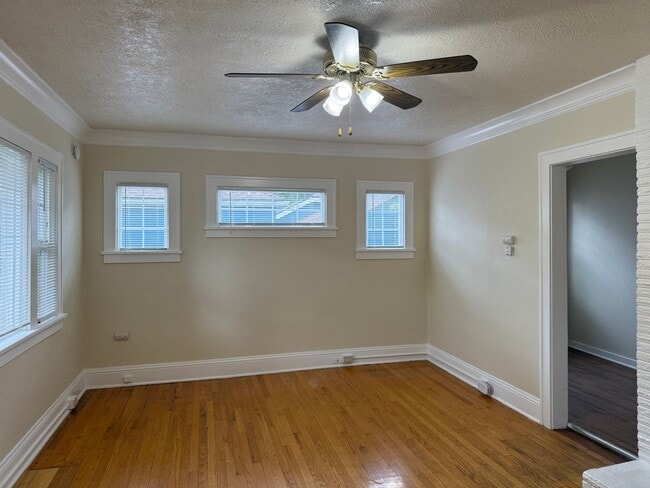 Building Photo - 3 Bedroom 1 Bathroom House