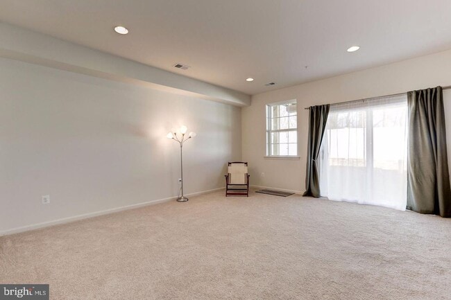 Building Photo - Gorgeous townhouse for rent