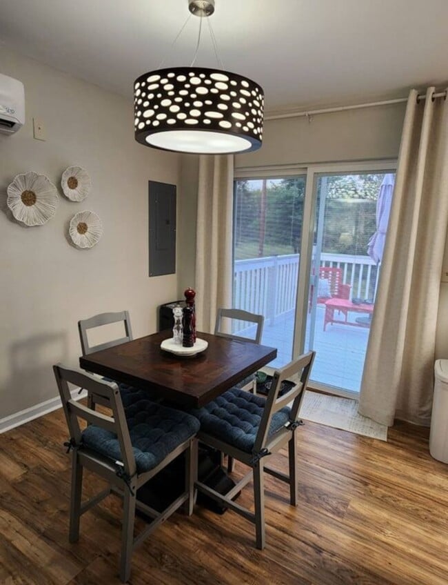 Building Photo - 1205 Jackson St