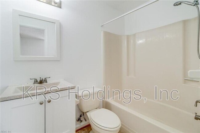Building Photo - 819 Zircon Ct