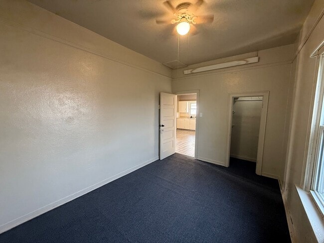 Building Photo - Pet Friendly, One Car Detached Garage, Own...