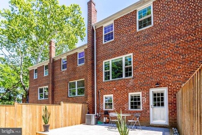 Building Photo - 258 Burgess Ave