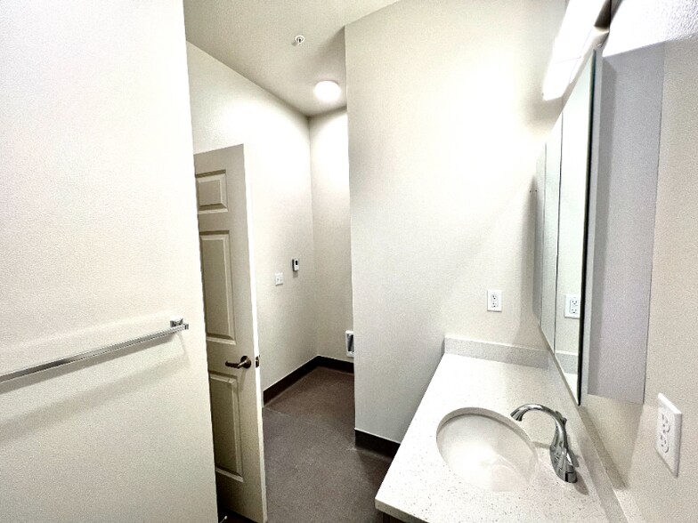 Building Photo - 2330 Yakima Ct