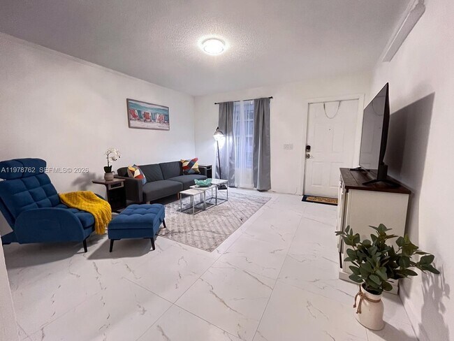 Building Photo - 200 SW 11th St