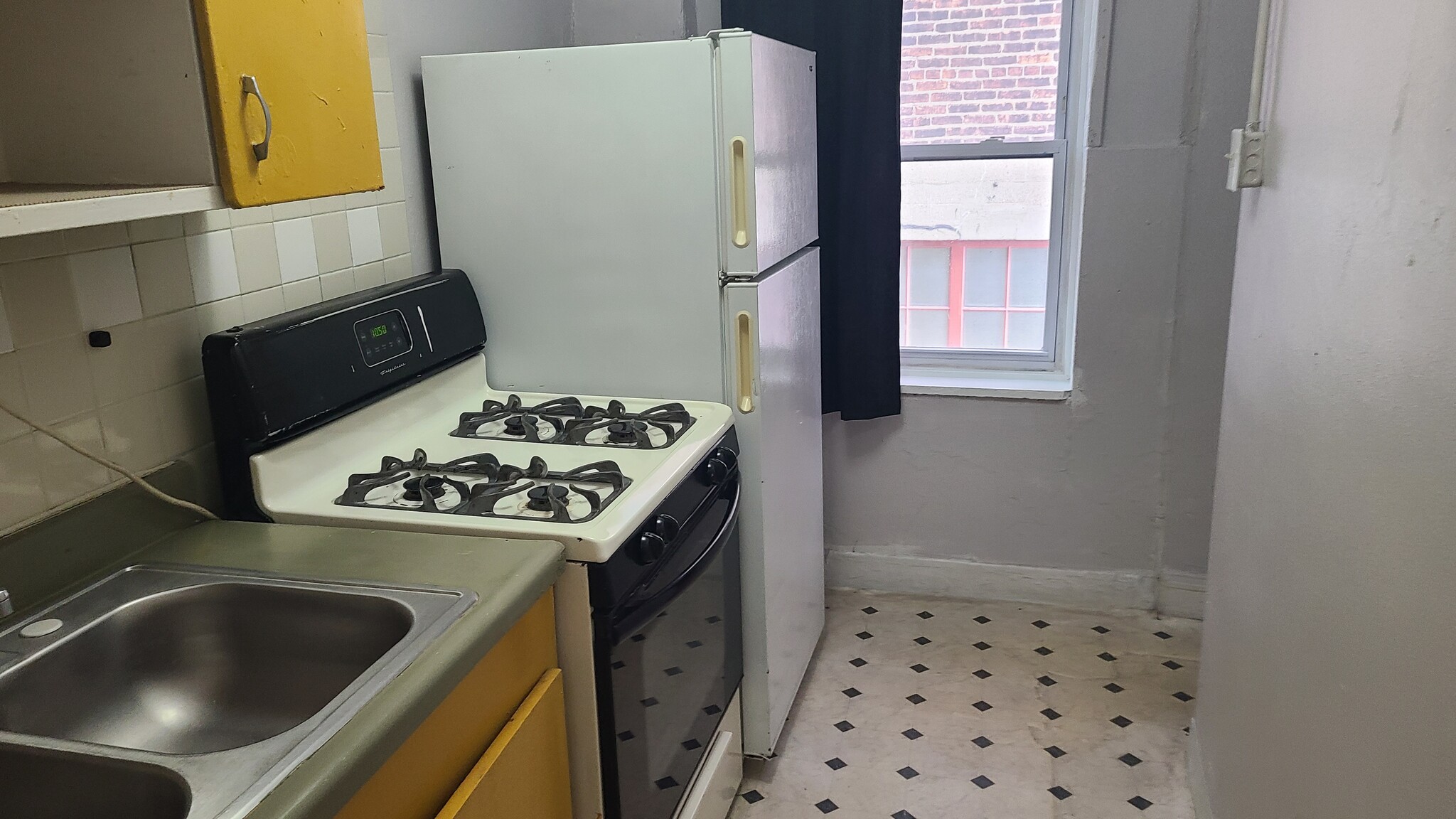 Building Photo - 2344 Prospect Ave E