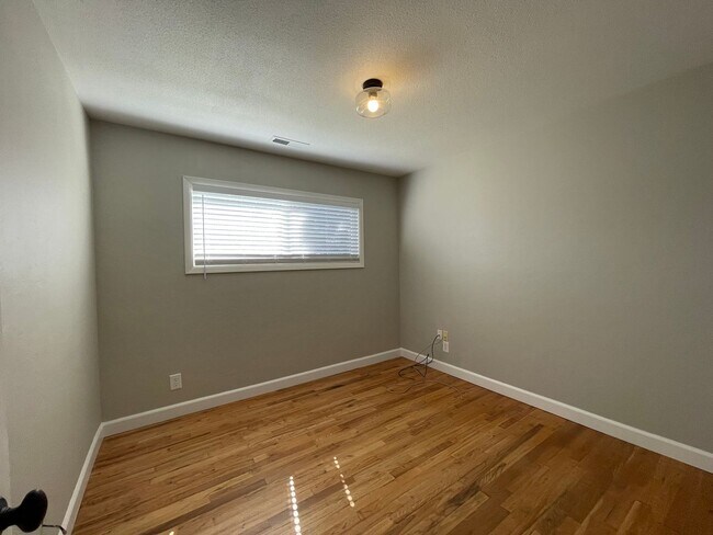 Building Photo - Updated 3 bedroom, 2 bath home