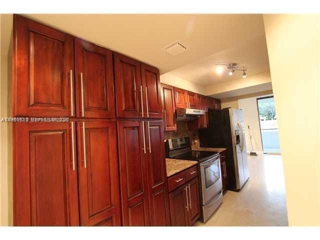 Building Photo - 21075 NE 34th Ave