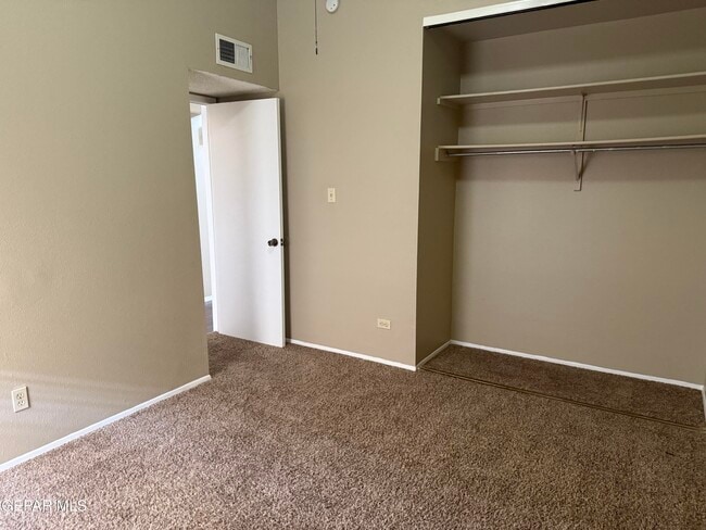 Building Photo - 1531 Common Dr