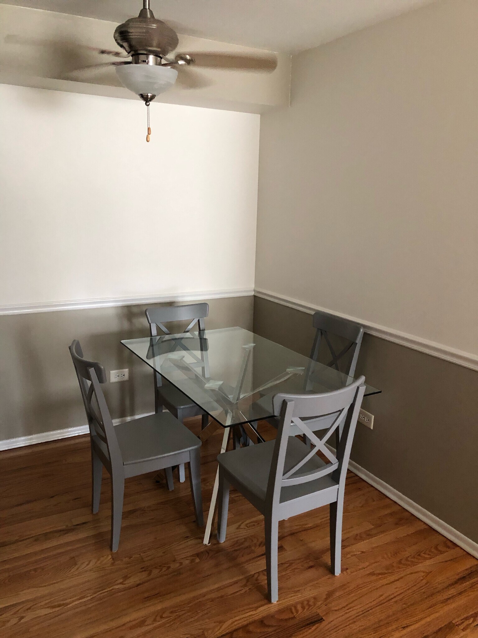 dining area - 515 W Wrightwood Ave
