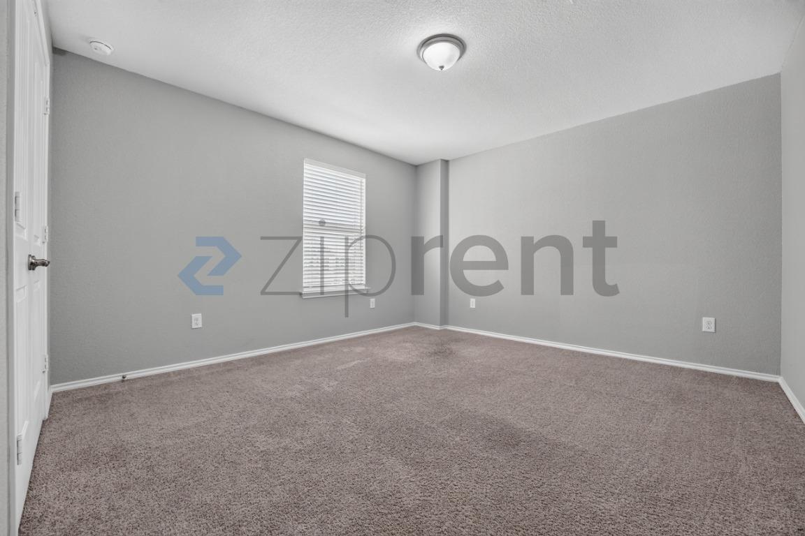 Building Photo - Unit