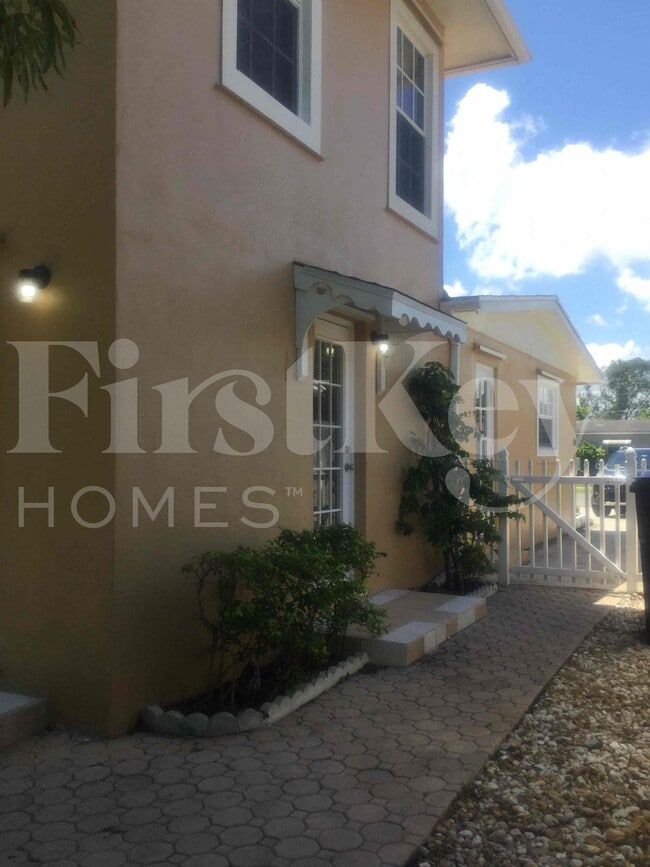 Building Photo - 1443 7th St