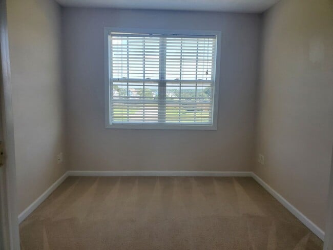 Building Photo - Charming 2 Story Home with Sun-Room!