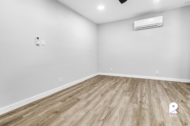 Building Photo - 1211 W 8th St