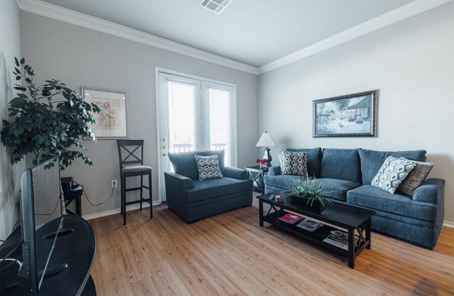 Building Photo - 2400 McCue Rd