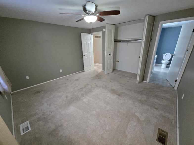 Building Photo - 3842 Farmbrook Dr