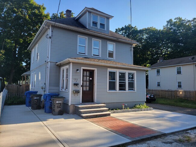 Building Photo - 178 Spruce St
