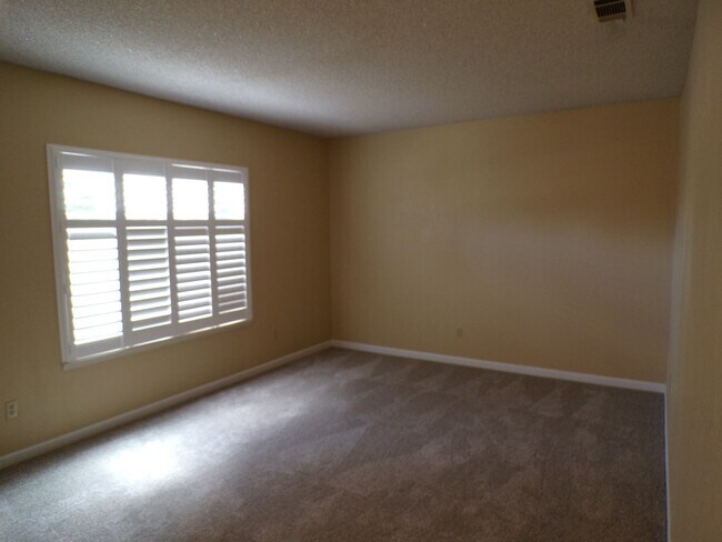 Building Photo - 3 bedroom 2 Barh Home Close to Vintage Faire Mall