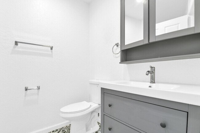 Building Photo - 13737 Yarmouth Dr