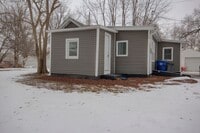 Building Photo - 2 BED 1 BATH HOUSE FOR RENT