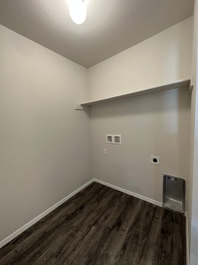 Building Photo - *Pre-leasing* Four Bedroom | Two Bath Home...