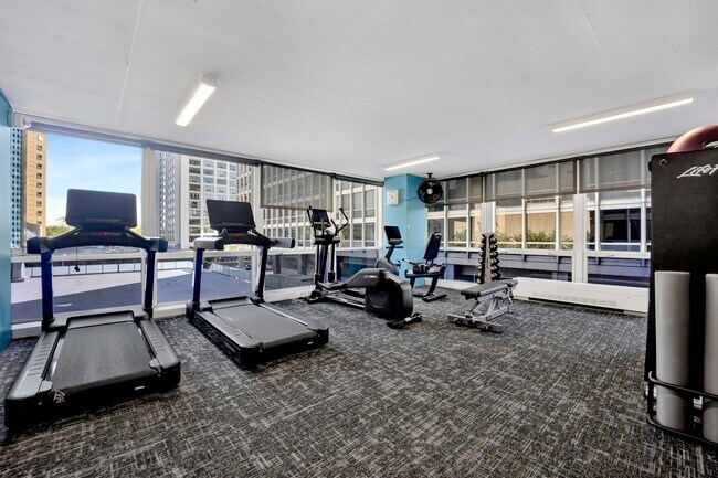 Building Photo - 340 W Diversey Pkwy