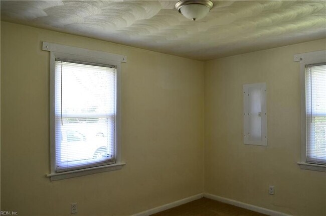 Building Photo - 4000 Elkhorn Ave