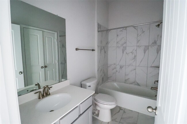 Building Photo - 10106 Water Harbor Dr