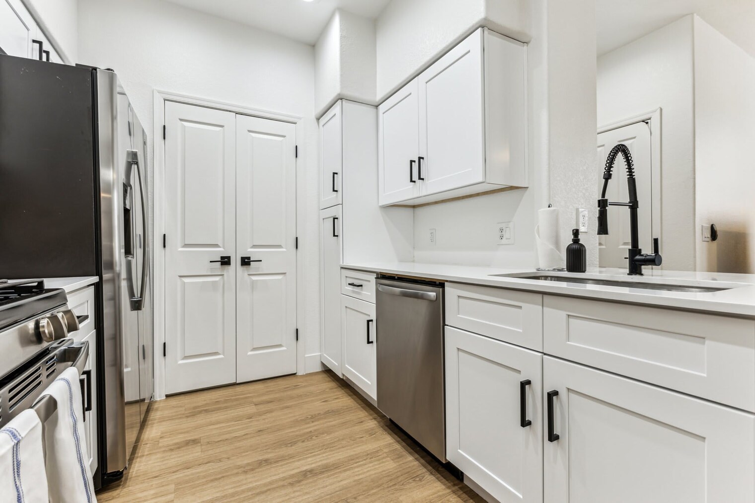 Building Photo - 9450 W Cabela Dr