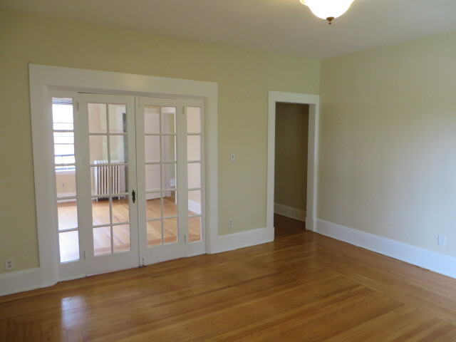 Building Photo - 583 Prospect Ave
