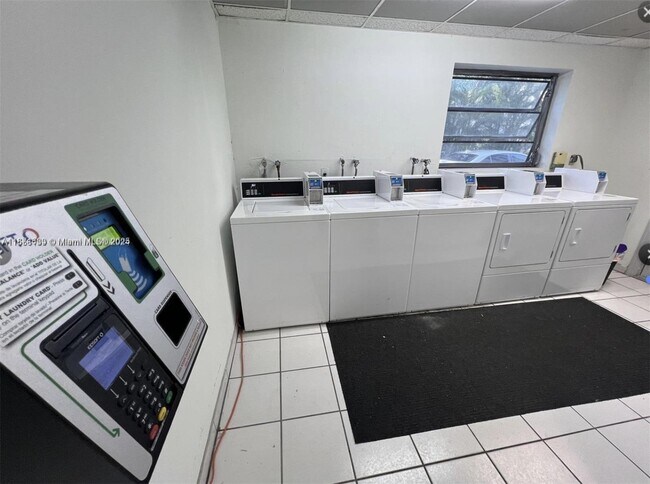 Building Photo - 3582 NE 171 St