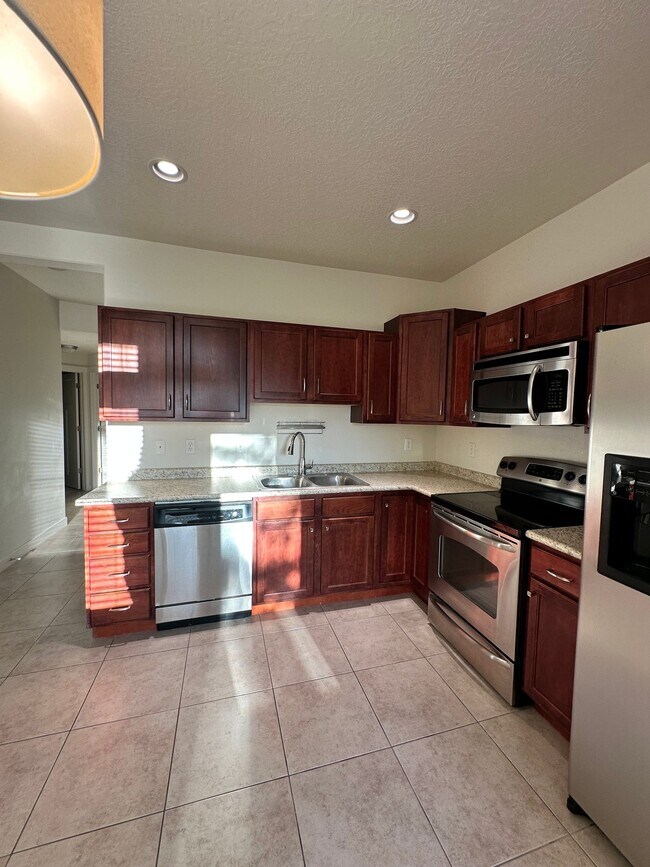 Building Photo - 11303 S River Heights Dr