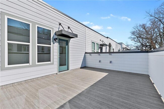 Building Photo - 515 Motivation Cir NW