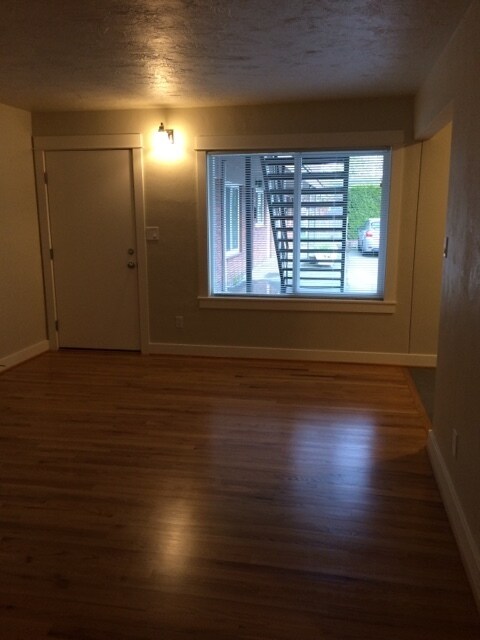 Building Photo - Full Remodel! University Park-Portsmouth-H...