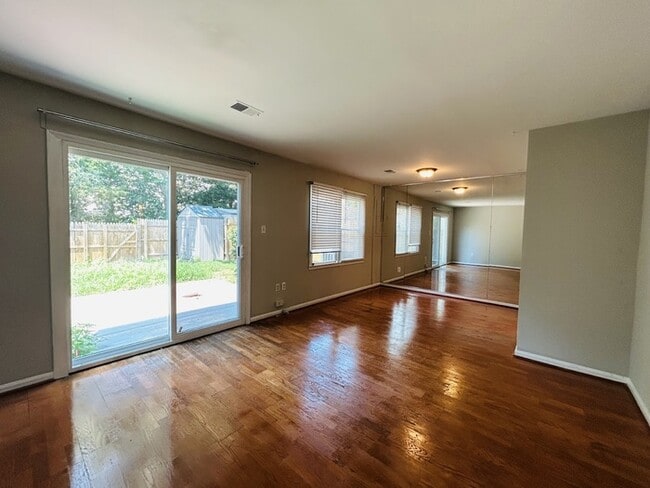Building Photo - 2955 Lexington Ct