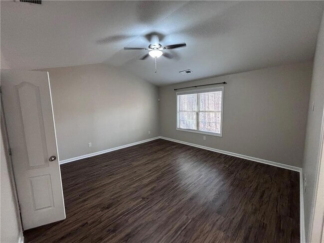 Building Photo - 203 Townview Dr