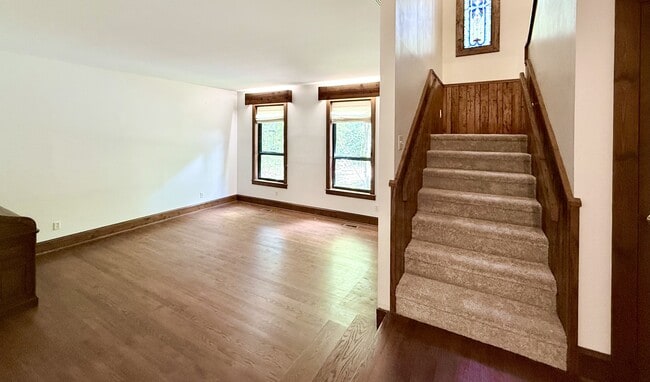 Building Photo - 15 Harvey Pl