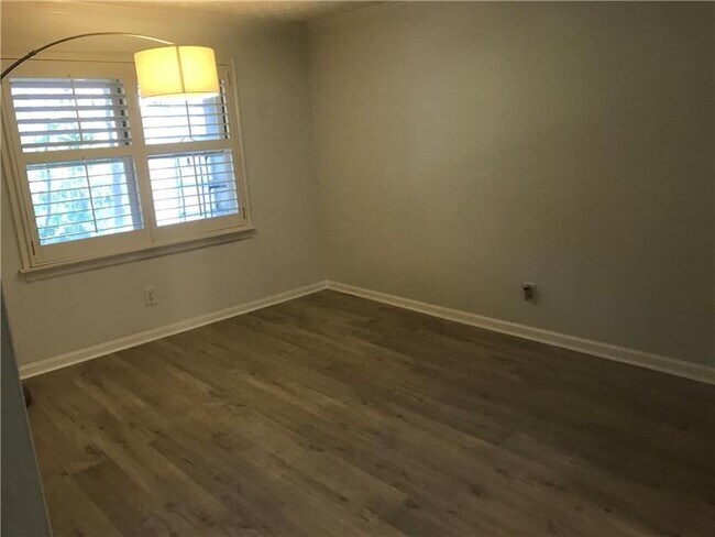 Building Photo - 19 Normandy Ct