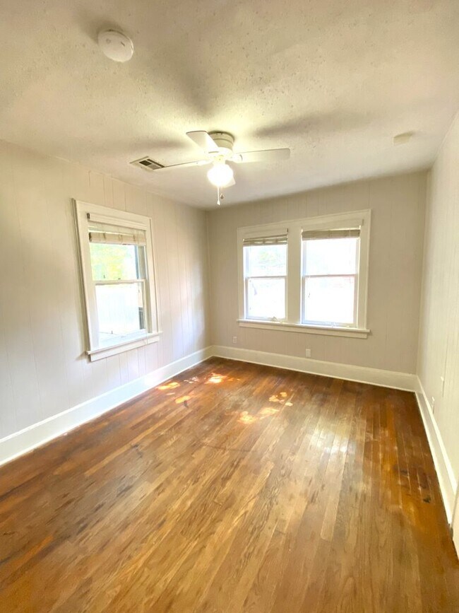 Building Photo - 3 BED 1.5 BATH NEAR OU MEDICAL CENTER