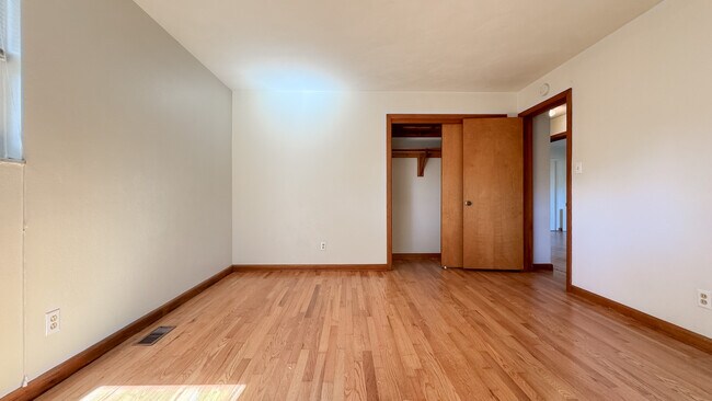 Building Photo - 7713 N Shirland Ave