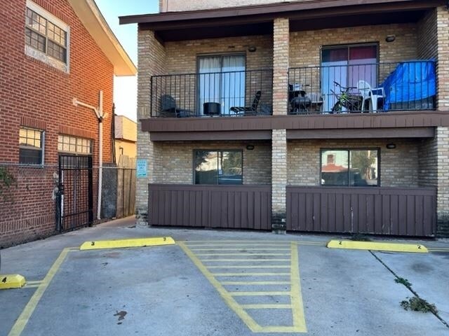 Building Photo - 3004 Juarez Ave