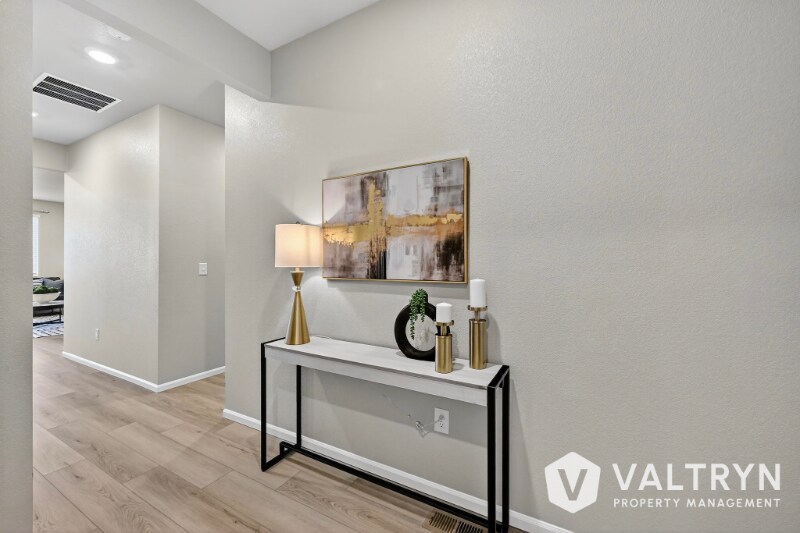 Building Photo - 13375 Valley Peak Dr