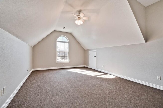 Building Photo - 717 NE Essex Ct