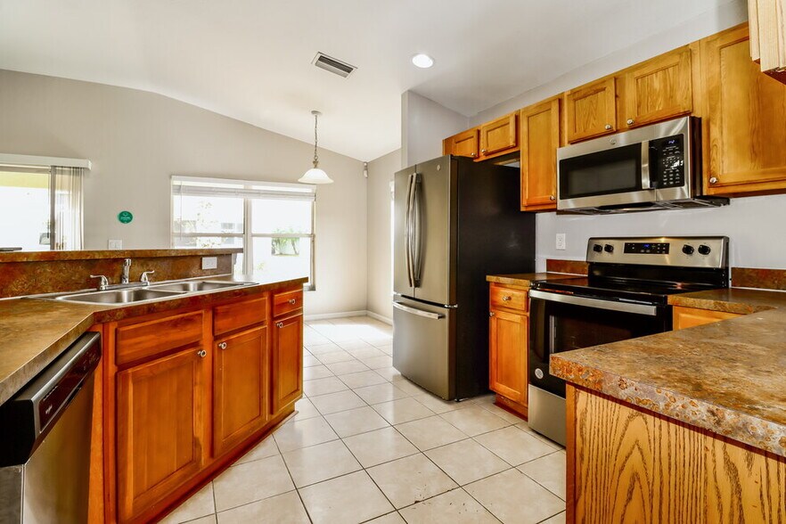 Building Photo - 11903 Autumn Creek Dr