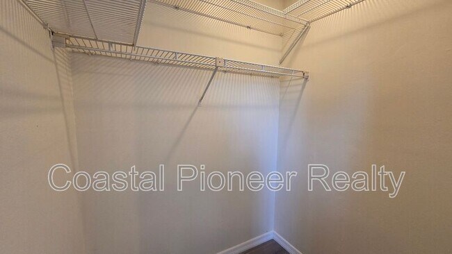 Building Photo - 4817 Cypress Tree Dr