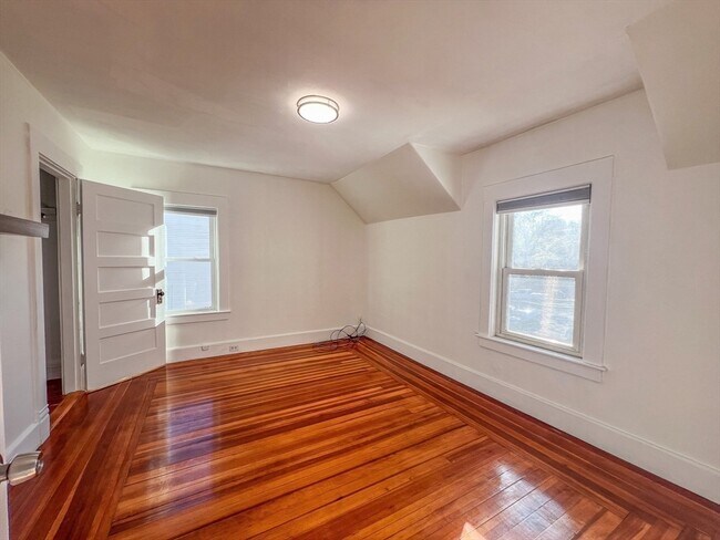 Building Photo - 1146 Chestnut St