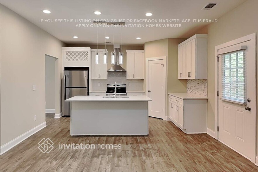 Building Photo - 310 Valley View Dr